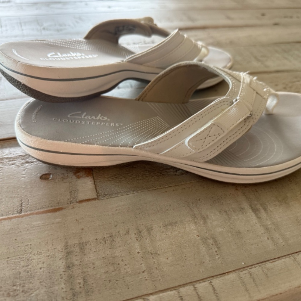 Clarks Cloudstepper  Womens Breeze Sea thong flipflop sandal 7M  White